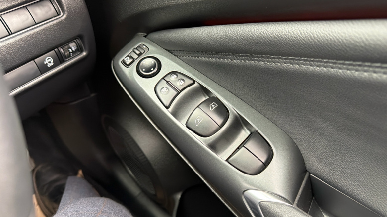 Nissan Juke 1.0 DiG-T N-Connecta 5dr Petrol Hatchback